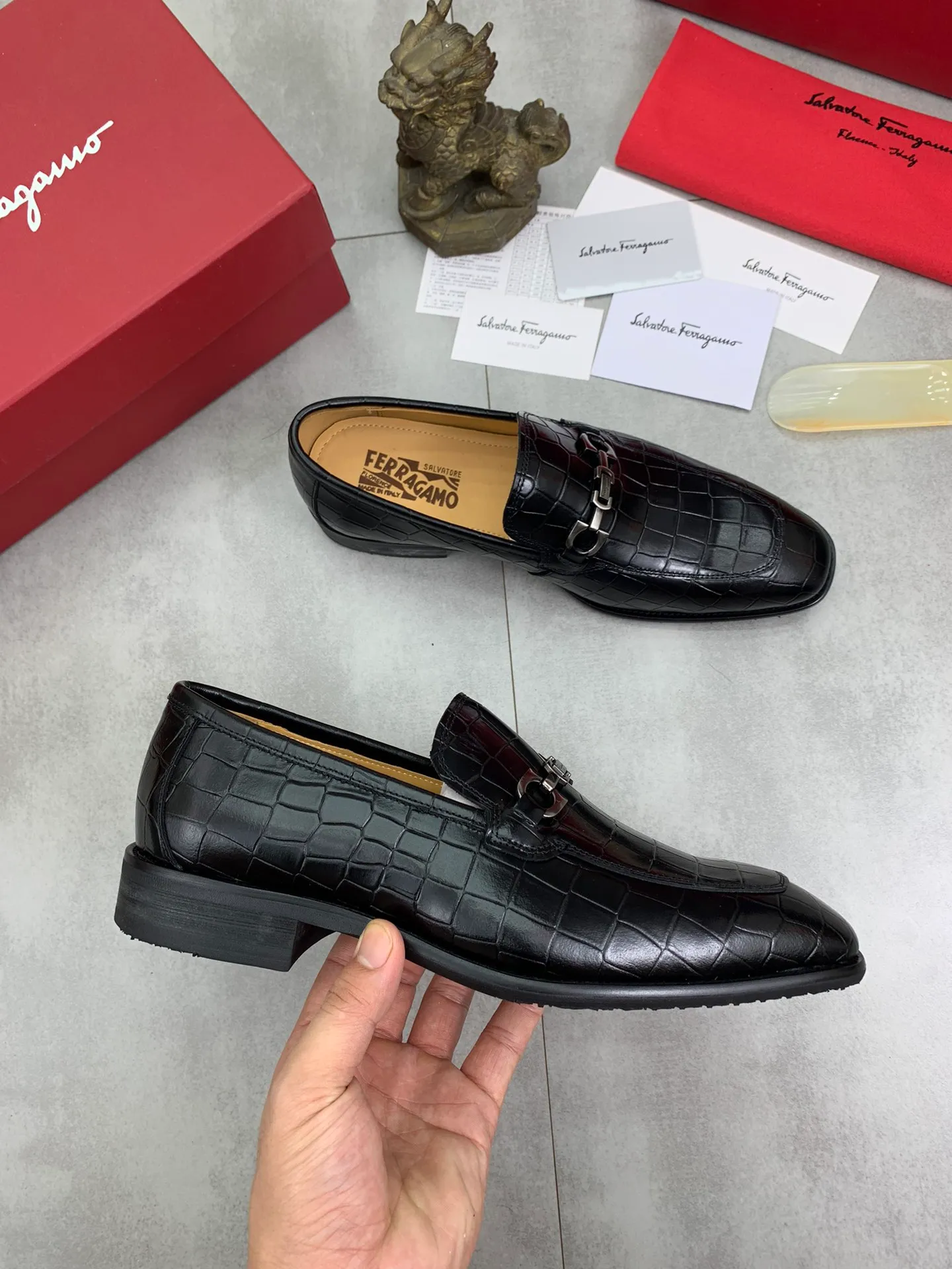 Men's Men's Shoes 💰P460💰[New Style] Water-dyed Niuli 🆘[Salvatore Ferragamo] Ferragamo's latest casual business leather shoes for men! Available at counters simultaneously! The fabric is made of specially imported original pebbled calfskin, and the lining is made of imported water-dyed cowhide. It is absolutely luxurious and leads the fashion trend. Matching code: 38-45 (46 can be customized) multiple colors available